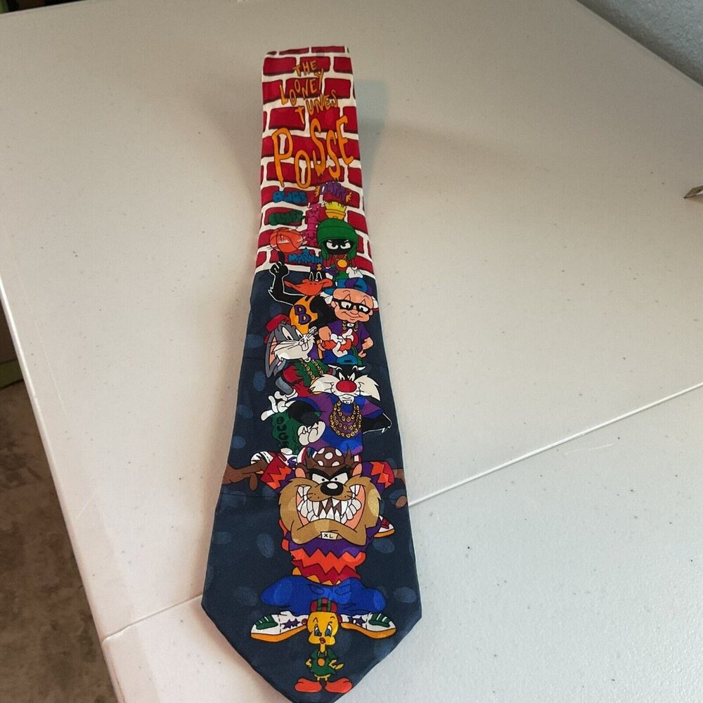 Vintage 1993 looney tunes Hand Made 100% Silk Tie RN# 72469